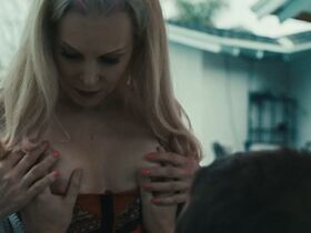 Моник Пэрент голая, Салли Кёркленд голая – Слабак (2019) #24