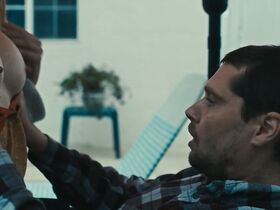 Моник Пэрент голая, Салли Кёркленд голая – Слабак (2019) #25