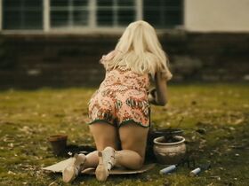 Моник Пэрент голая, Салли Кёркленд голая – Слабак (2019) #4