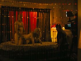 Моник Пэрент голая, Салли Кёркленд голая – Слабак (2019) #9