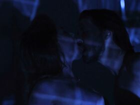 Мария Оллред секси, Джули Уэбб секси – Структура падения (2018) #5