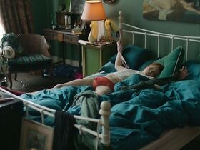 Холлидей Грейнджер секси, Эми Моллой голая – Темный мир (2019) #2