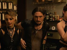 Молли Хьюит секси, Марика Энгельхардт секси, Софи Чейз секси – Передышка s03e02 (2019) #10