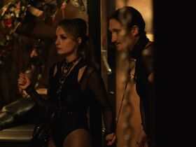 Молли Хьюит секси, Марика Энгельхардт секси, Софи Чейз секси – Передышка s03e02 (2019) #6