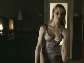 Наташа Петрович голая, Симона Спировска голая – Номер с фортепиано (2013) #8