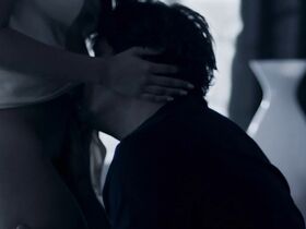 Кларисса Санчес голая, Клаудия Ла Гатта секси – Зеркала (2014)