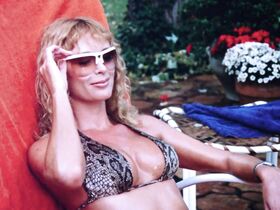 Шелли Тейлор Морган голая, Сюзанн М. Регар голая, Лори Саттон голая, Лоррэйн Майклс голая – Малибу-экспресс (1985) #16