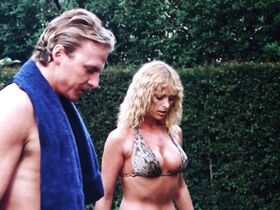 Шелли Тейлор Морган голая, Сюзанн М. Регар голая, Лори Саттон голая, Лоррэйн Майклс голая – Малибу-экспресс (1985) #18