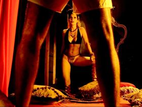 Фернанда Паэс Леме голая, Флавия Алессандра голая, Джулиана Потьюс голая – Человек, который бросил вызов Дьяволу (2007) #22