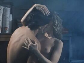 Натали О’Коннелл голая, Фрэнсис Рейнес голая, Кэри Зурис голая, Рената Коббс голая, Дженнифер Делора голая – Общага для плохих девочек (1986) #15