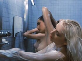 Натали О’Коннелл голая, Фрэнсис Рейнес голая, Кэри Зурис голая, Рената Коббс голая, Дженнифер Делора голая – Общага для плохих девочек (1986) #3