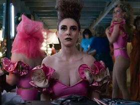 Джеки Тон секси, Кейт Нэш секси – Блеск s03e08-10 (2019)