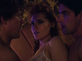 Джеки Тон секси, Кейт Нэш секси – Блеск s03e08-10 (2019) #17