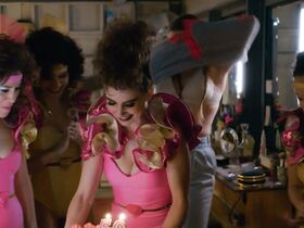 Джеки Тон секси, Кейт Нэш секси – Блеск s03e08-10 (2019) #3