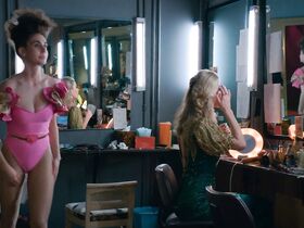 Джеки Тон секси, Кейт Нэш секси – Блеск s03e08-10 (2019) #6