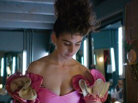 Джеки Тон секси, Кейт Нэш секси – Блеск s03e08-10 (2019) #8