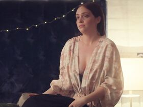 Минни Уэст голая, Марта Хулия секси – Клуб s01 (2019) #2