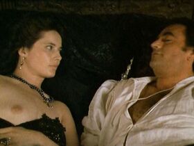 Изабелла Росселлини голая, Марианн Басле голая – Галантные дамы (1990) #6