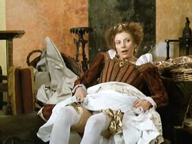 Изабелла Росселлини голая, Марианн Басле голая – Галантные дамы (1990) #9