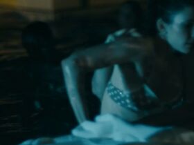 Маргерит Моро голая, Битси Таллок секси – Кэролайн и Джеки (2012) #10