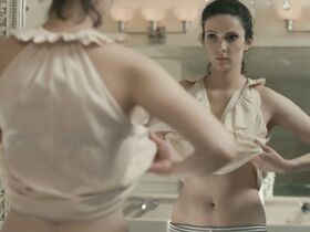 Маргерит Моро голая, Битси Таллок секси – Кэролайн и Джеки (2012) #4