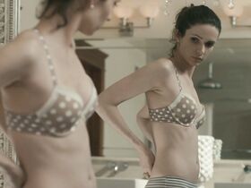 Маргерит Моро голая, Битси Таллок секси – Кэролайн и Джеки (2012) #8