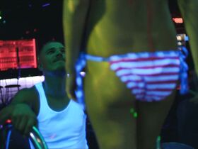 Райли Кио секси, Фэйт Хилл секси – Диксиленд (2015) #7