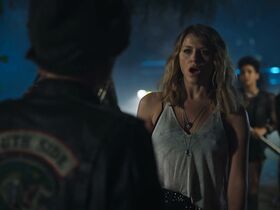 Камила Мендес секси, Бритт Морган секси, Мэделин Петш секси – Ривердэйл s03e01 (2018) #14