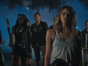 Камила Мендес секси, Бритт Морган секси, Мэделин Петш секси – Ривердэйл s03e01 (2018) #15