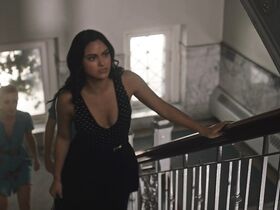 Камила Мендес секси, Бритт Морган секси, Мэделин Петш секси – Ривердэйл s03e01 (2018) #2