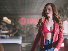 Камила Мендес секси, Бритт Морган секси, Мэделин Петш секси – Ривердэйл s03e01 (2018) #4