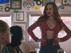 Камила Мендес секси, Бритт Морган секси, Мэделин Петш секси – Ривердэйл s03e01 (2018) #6