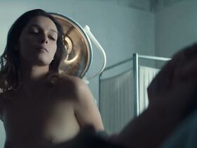 Мари-Анж Каста голая, Сара Кардиналетти голая, Сара Серрайокко голая – Беспощадный (2019) #2