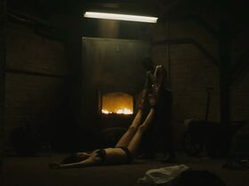 Маргарет Куолли секси, Кики Лэйн секси – Сын Америки (2019) #9