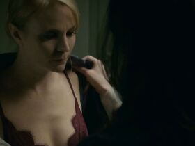 Эмили Тервер секси, Лора Припон секси – Оранжевый — хит сезона s07e02-10 (2019) #26
