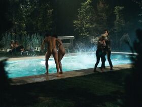 Татьяна Зимик голая, Наташа Паолуччи голая, Татьяна ван Зантен голая, Аполлония ван Равенштейн голая, Тина Шоу голая – Семья Флоддер (1986) #13