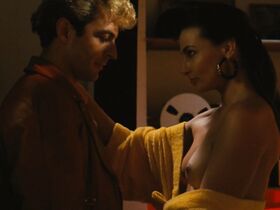 Татьяна Зимик голая, Наташа Паолуччи голая, Татьяна ван Зантен голая, Аполлония ван Равенштейн голая, Тина Шоу голая – Семья Флоддер (1986) #22