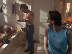 Татьяна Зимик голая, Наташа Паолуччи голая, Татьяна ван Зантен голая, Аполлония ван Равенштейн голая, Тина Шоу голая – Семья Флоддер (1986) #25