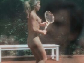 Татьяна Зимик голая, Наташа Паолуччи голая, Татьяна ван Зантен голая, Аполлония ван Равенштейн голая, Тина Шоу голая – Семья Флоддер (1986) #5