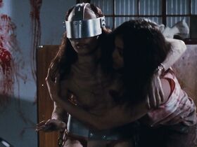 Морьяна Алауи голая, Эмили Мискджьян голая – Мученицы (2008) #10