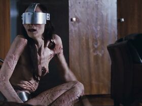 Морьяна Алауи голая, Эмили Мискджьян голая – Мученицы (2008) #11