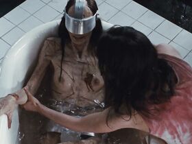 Морьяна Алауи голая, Эмили Мискджьян голая – Мученицы (2008) #13