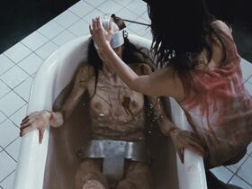 Морьяна Алауи голая, Эмили Мискджьян голая – Мученицы (2008) #15