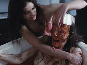 Морьяна Алауи голая, Эмили Мискджьян голая – Мученицы (2008) #16