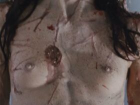 Морьяна Алауи голая, Эмили Мискджьян голая – Мученицы (2008) #17