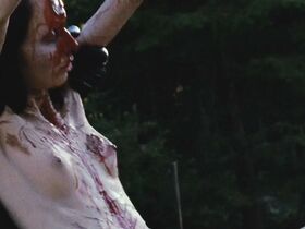 Морьяна Алауи голая, Эмили Мискджьян голая – Мученицы (2008) #18