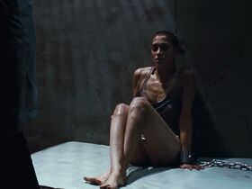 Морьяна Алауи голая, Эмили Мискджьян голая – Мученицы (2008) #19