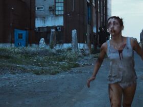 Морьяна Алауи голая, Эмили Мискджьян голая – Мученицы (2008) #3