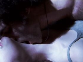 Линн Манчинелли голая, Маргарет Лэни секси, Энн Петерсен секси – Друзья с деньгами (2009) #10