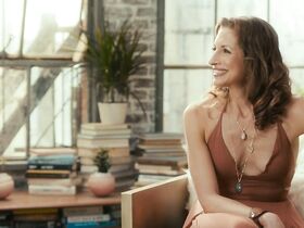 Кристина Хендрикс секси, Анна Кэмп секси – Яйцо (2018) #11